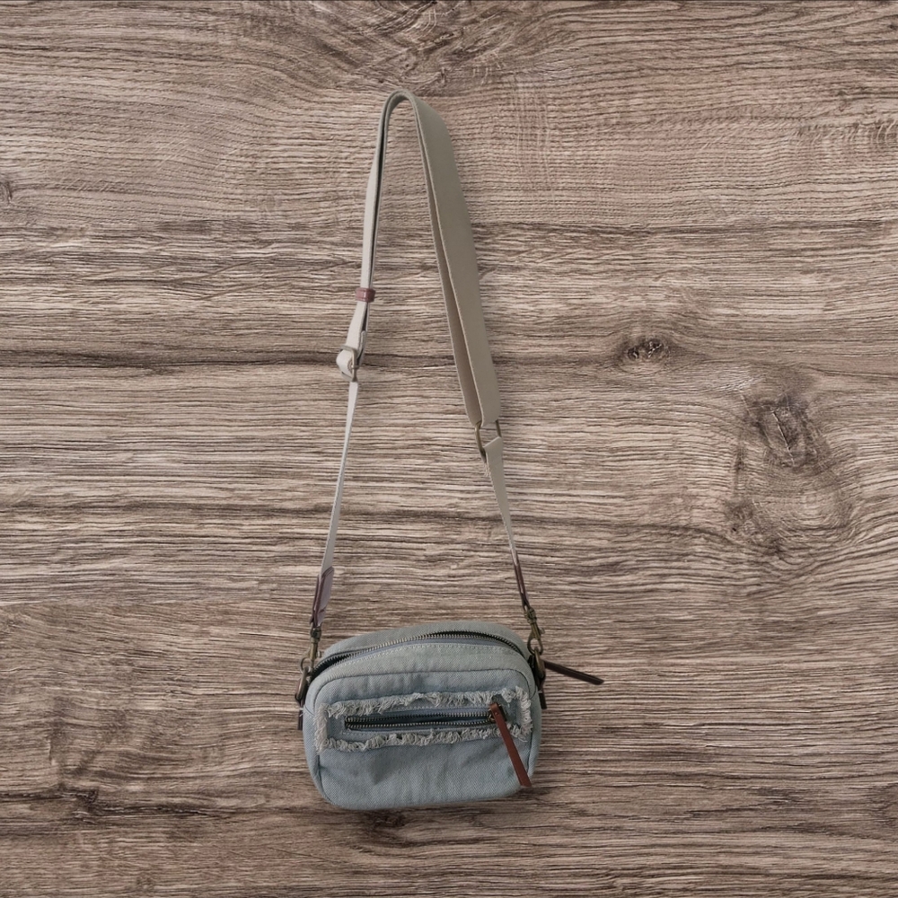 Stylish Universal Thread Camera/Crossbody Bag - image 1